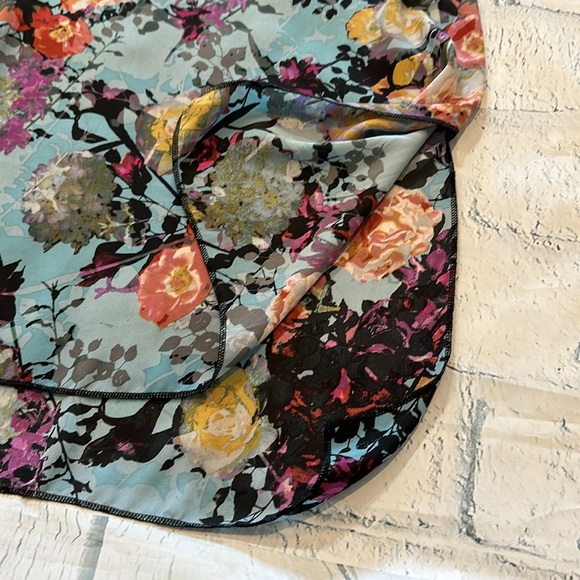 Beautiful sheer Spense floral blouse - Picture 8 of 9